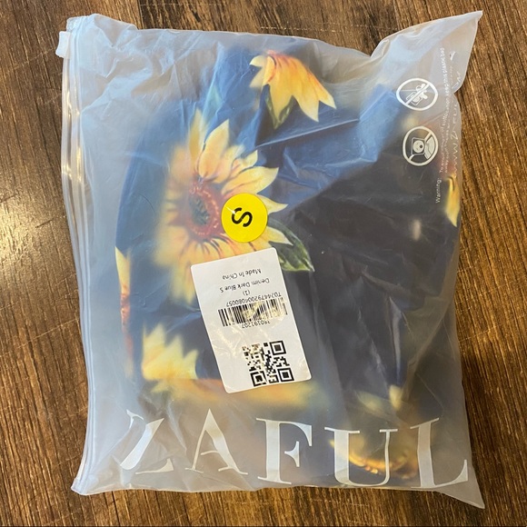 Bikini - Picture 6 of 9